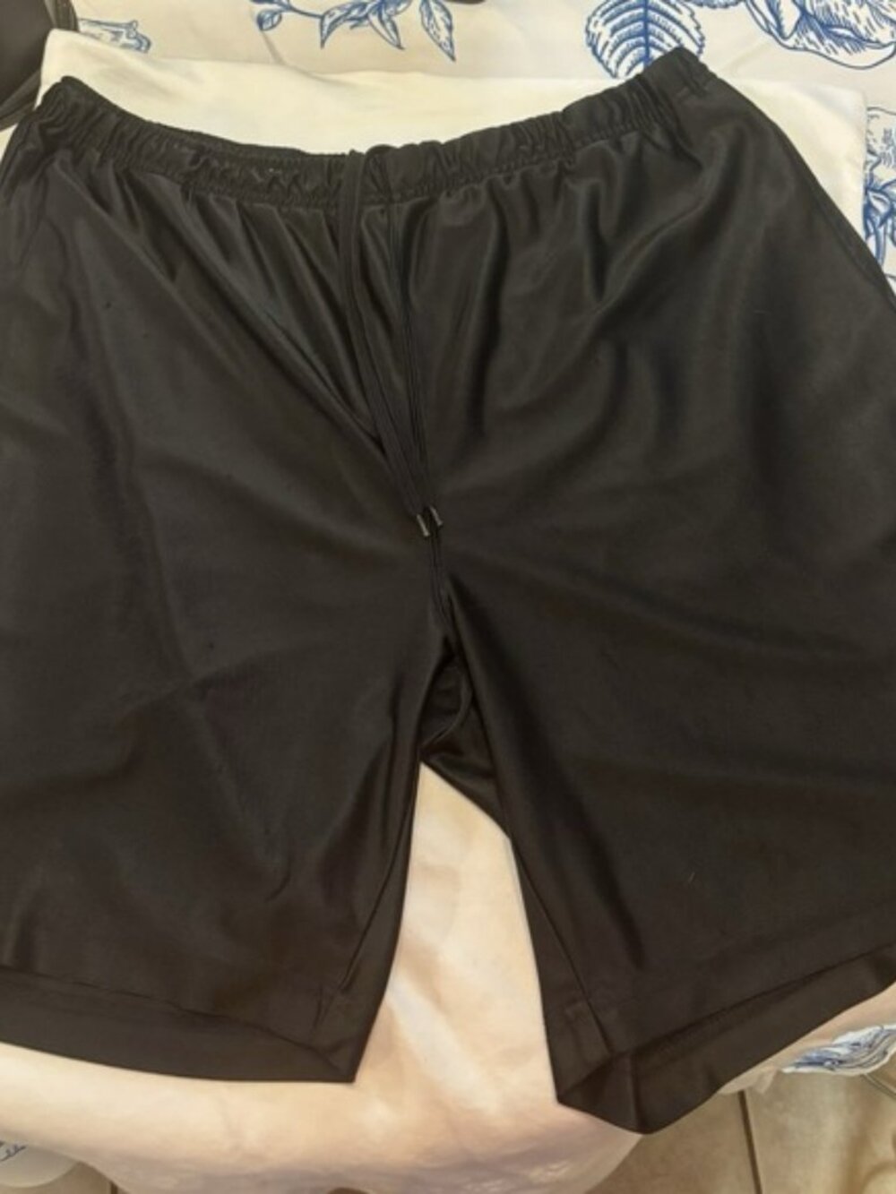 Spalding Men's XL Athletic Shorts‎ Black With Elastic Waist Drawstring Pockets